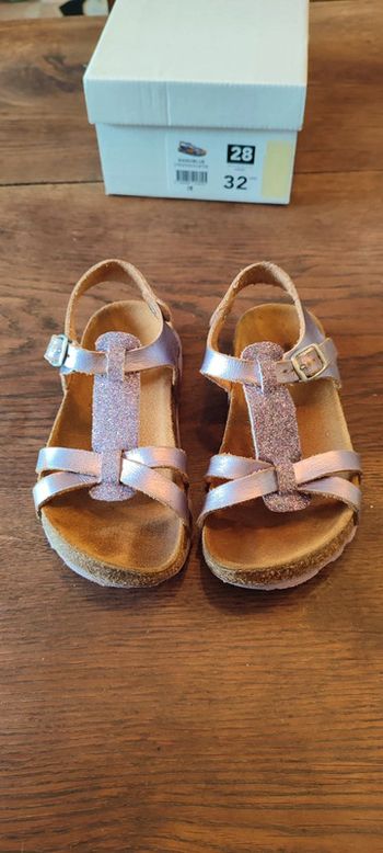 Sandales violettes T28