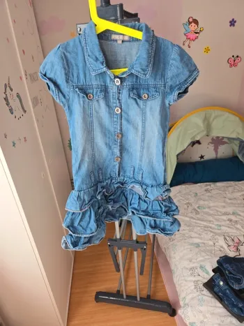 Robe vynil fraise taille 8 ans