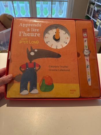 Apprendre à lire l’heure avec petit loup et sa montre