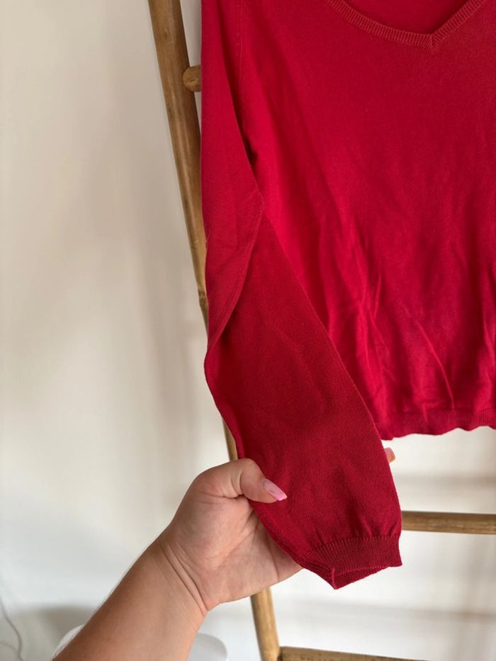 Pull léger rouge col V - photo numéro 4