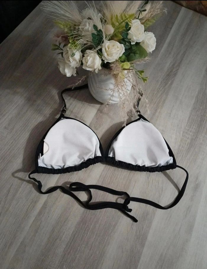Bikini noir neuf
Taille 40 - photo numéro 7