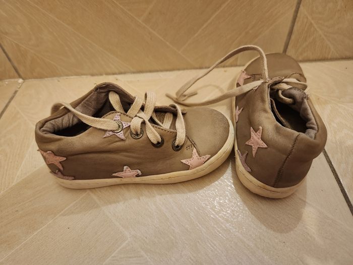 Baskets marrons à étoiles en cuir
