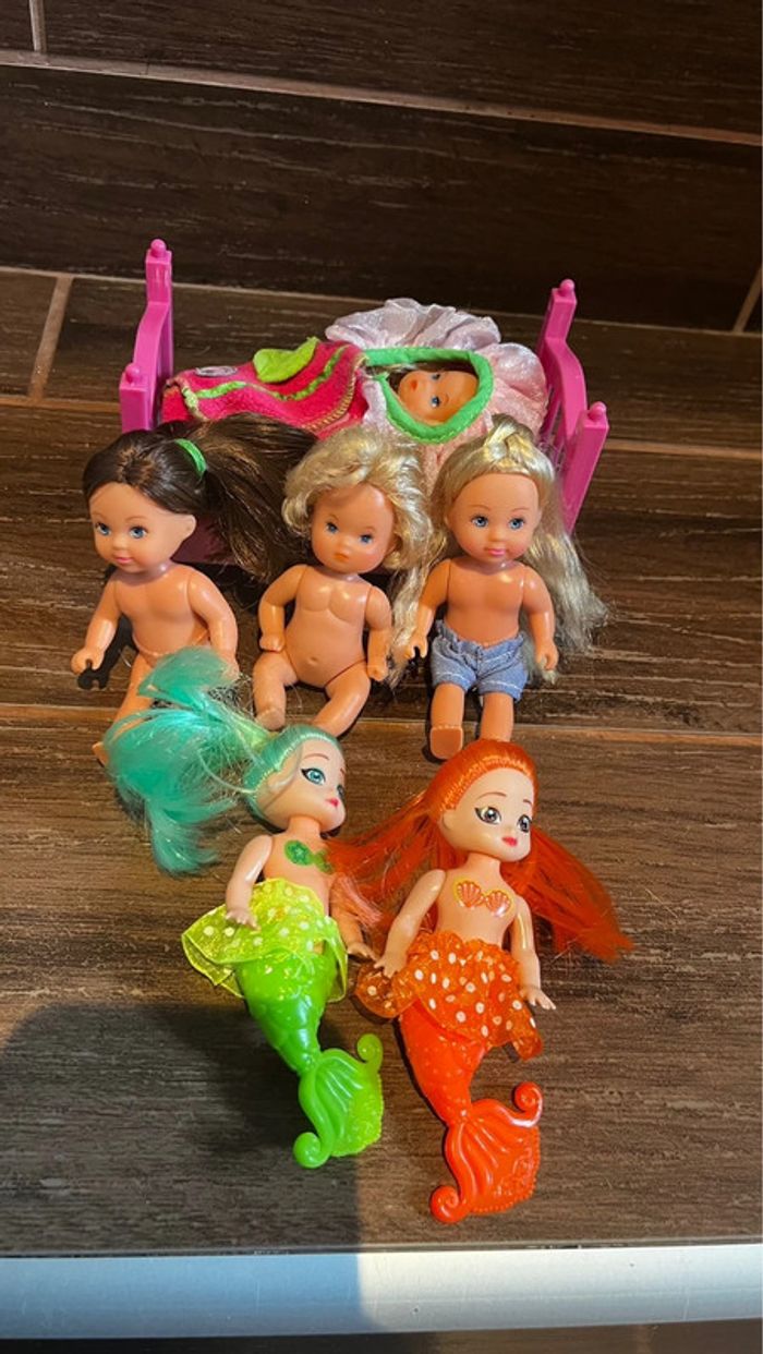 Lot petite poupée