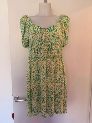 Robe d’été verte avec fleurs Asos