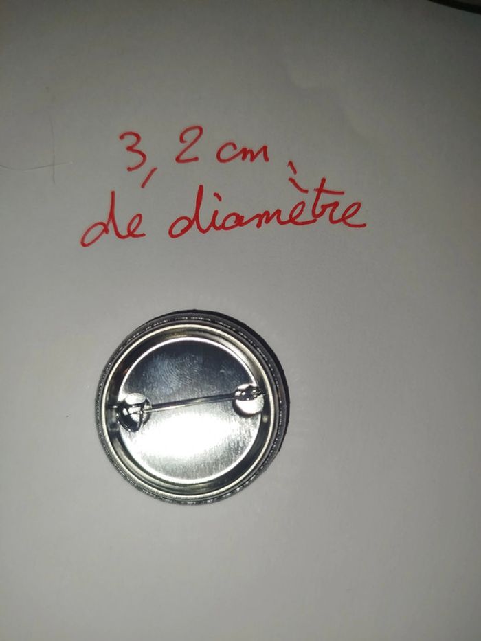 badge motif saez neuf - photo numéro 3