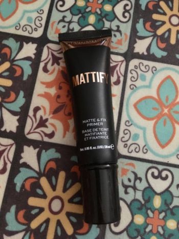 Base de teint fixatrice et matifiante Revolution neuve