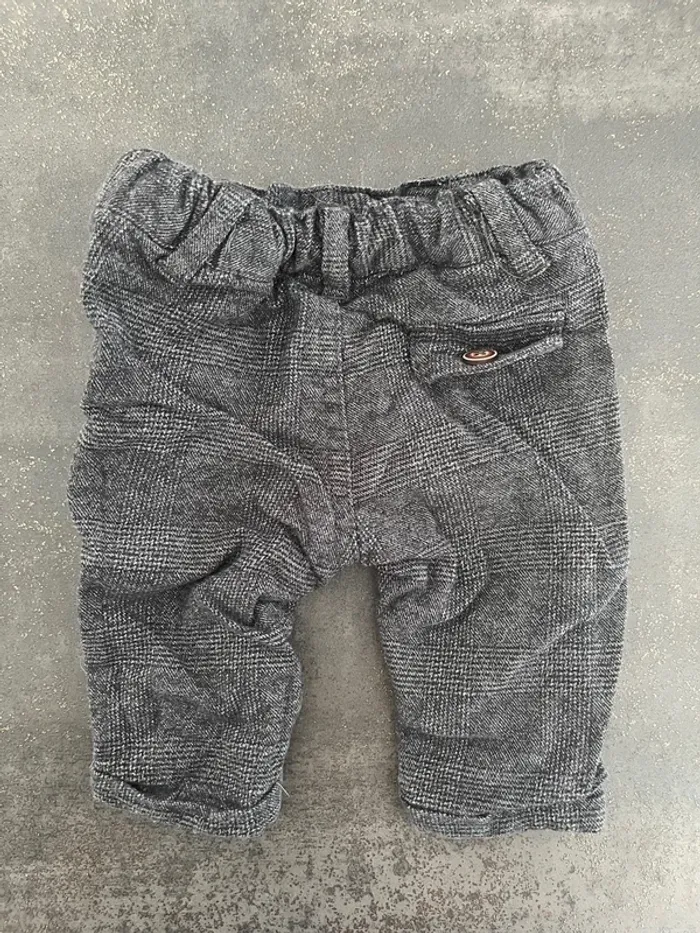 Pantalon gris « tweed » taille 1 mois marque Kiabi - photo numéro 3