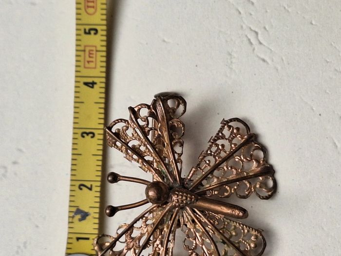Broche papillon vintage dorée, métal ajouré, bijou ancien raffiné, accessoire rétro élégant - photo numéro 5