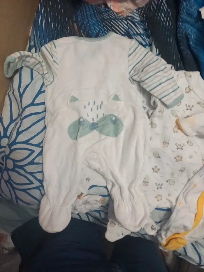 Lot de 4 pyjamas 1 mois - photo numéro 2