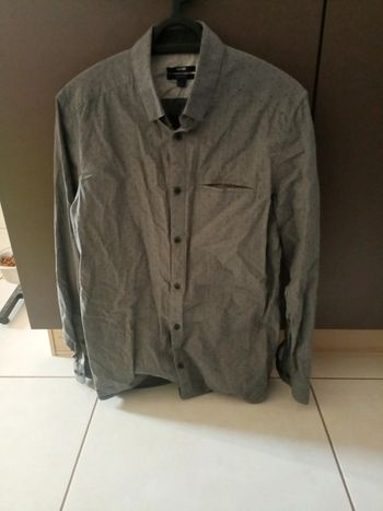 Chemise grise à pois