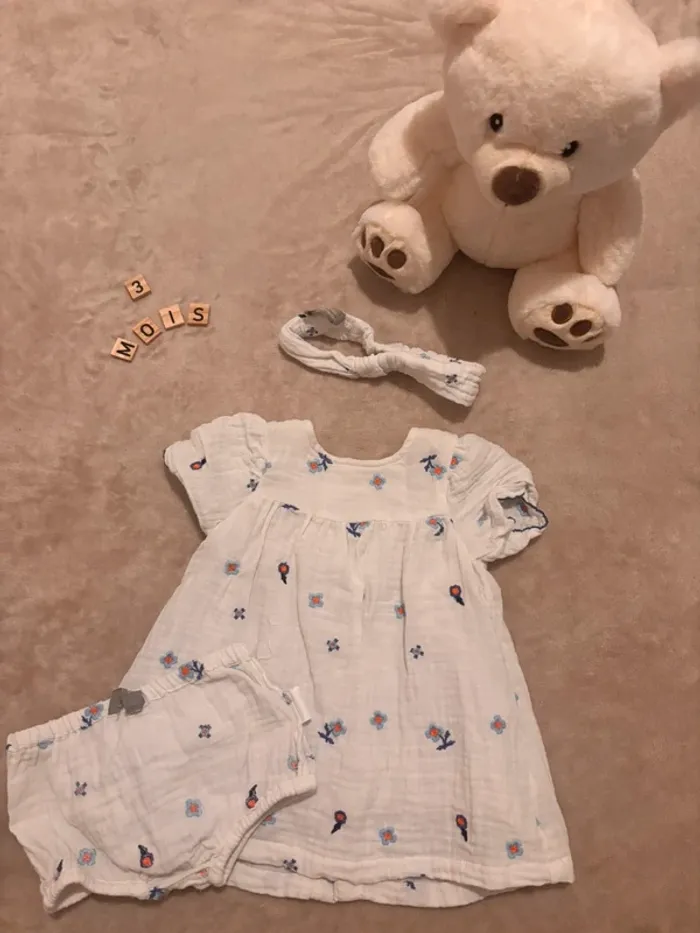 Ensemble robe, culotte et noeud - 3 mois