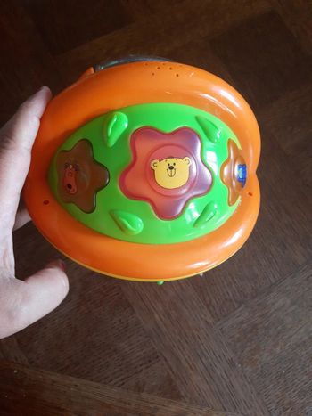 Balle d eveil,lumineux et sonore les piles sont à changer