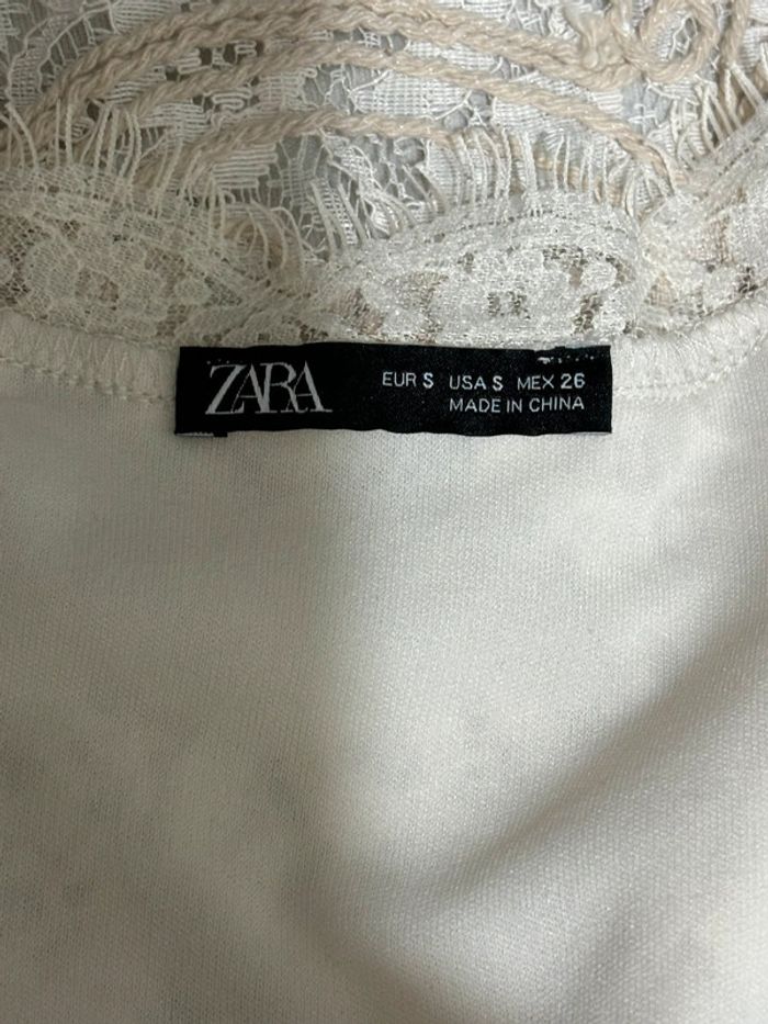 Jolie petite robe en dentelle et brodée Zara - photo numéro 6