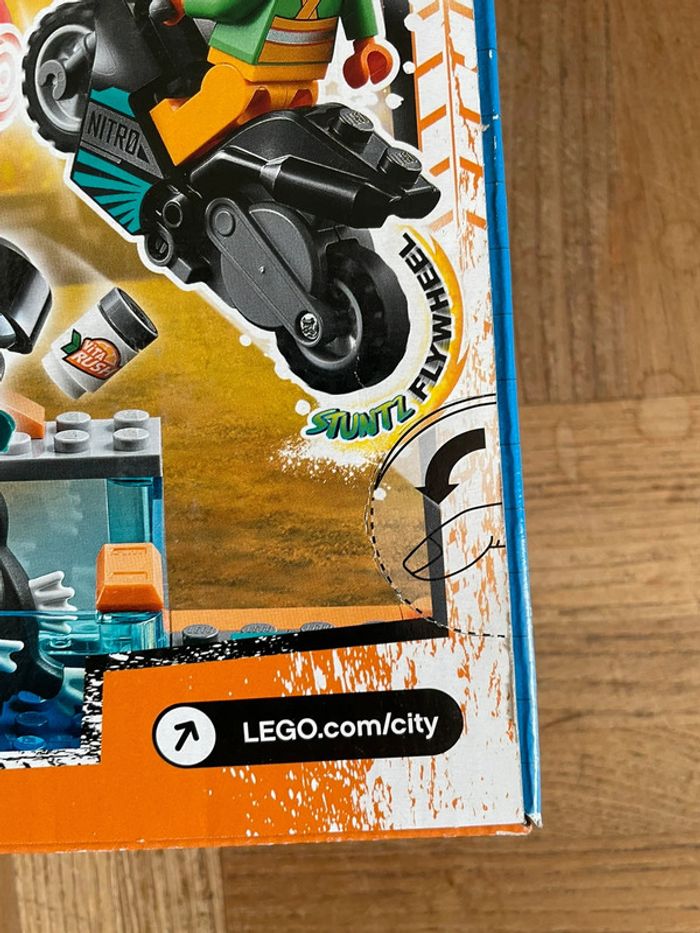 Boîte lego City 60294 Le camion de spectacle des Cascadeurs Neuve - photo numéro 5