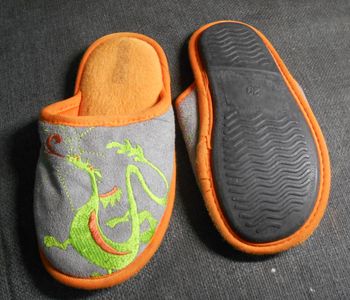 Pantoufle vert orange motif dragon 29