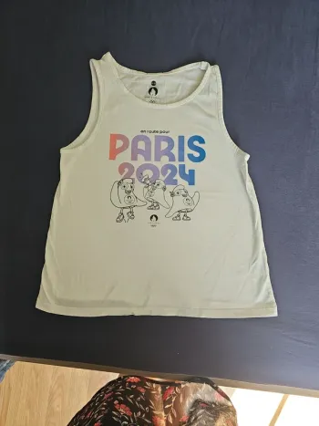 Tee shirt fille 9/10 ans paris 2024
