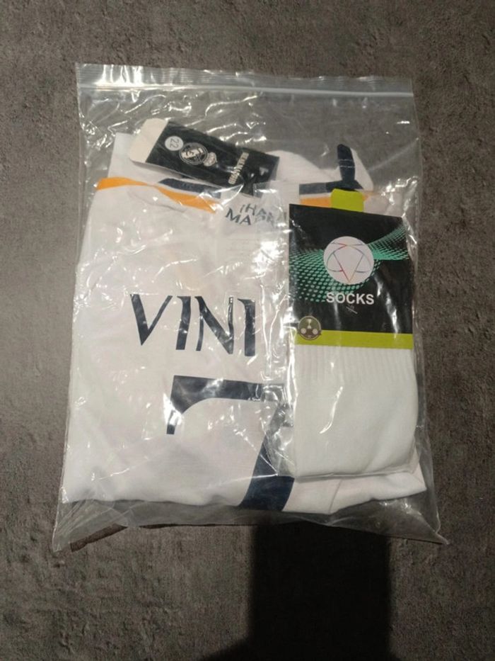 Tenue football real Madrid Vini Jr blanc. T.22 - photo numéro 5