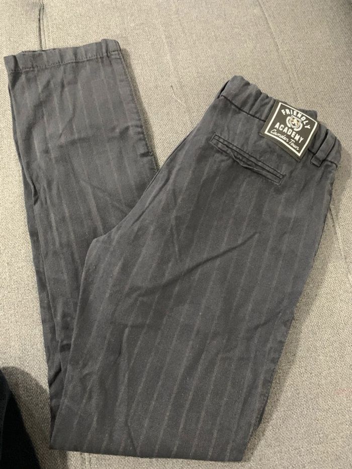 Pantalon marine TAO taille 12 ans garçon.
