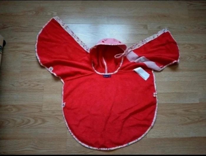 sortie de bain - poncho piscine. Rouge. Fille.  Sergent major. 
Taille unique - photo numéro 9