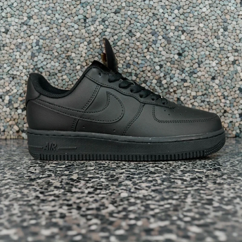 Nike Air Force 1 triple black taille 37.5