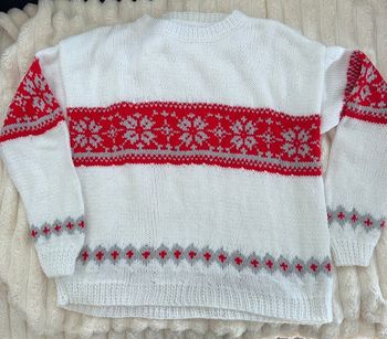 Pull blanc et rouge