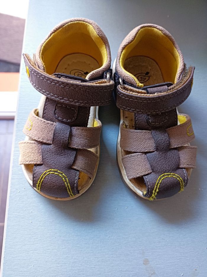 Sandales Gémo baby pointure 20