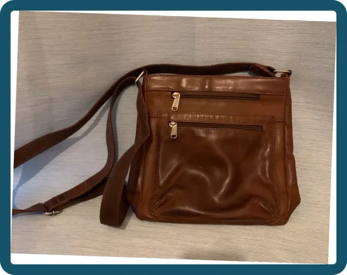 Très joli sac en  cuir à bandoulière couleur camel - photo numéro 5