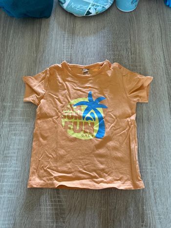 T-Shirt neuf T.24 mois