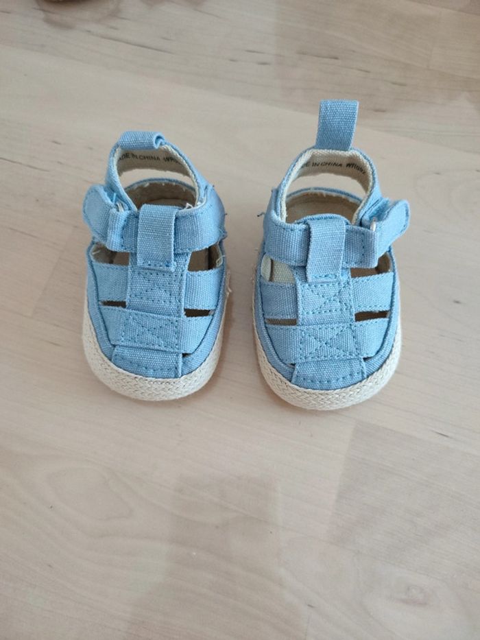 Jolies petites chaussures effet espadrilles neuve taille 0/3mois