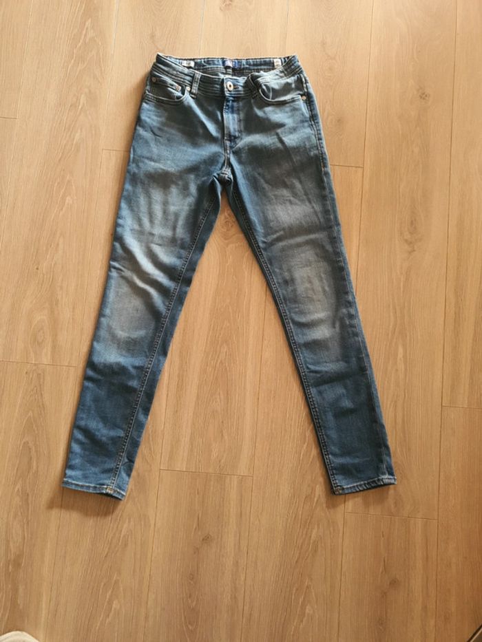 Jean skinny bleu. 14ans