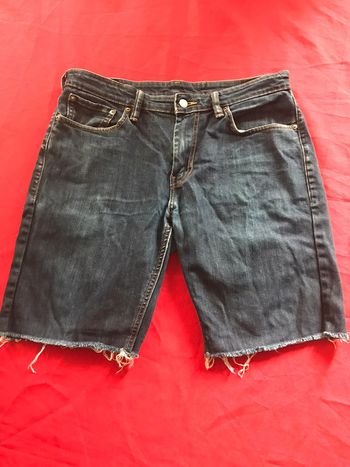 Short en jeans Levis (levi’Strauss) model 511 W33 (42-44 taille française)