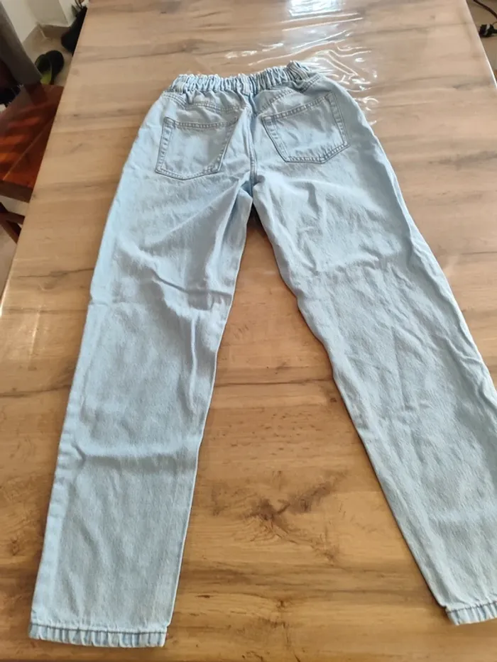 Jeans droit Kiabi bleu clair Taille 36. L'indispensable du quotidien à petit prix ! - photo numéro 3