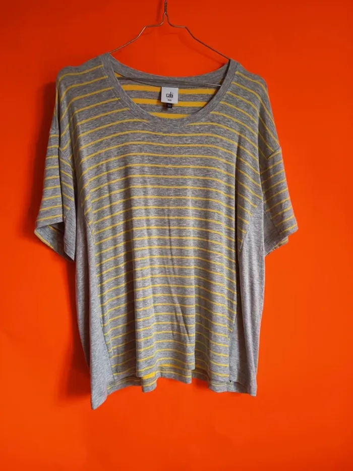 Tee-shirt sport Très grand ne correspond pas à la taille marquée Marque Gabi (A393)