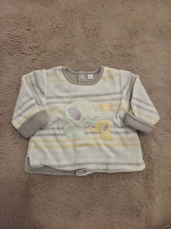 Pull bébé 3 mois motif éléphant doux et chaud tres bon état