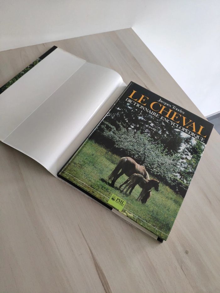 Livre le cheval Dictionnaire encyclopédique Toundra pml éditions - photo numéro 3