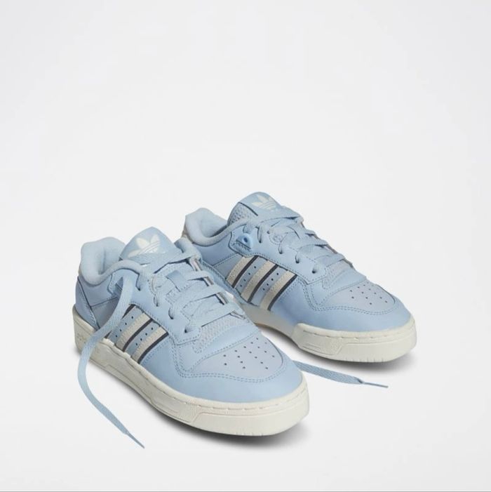 Chaussures adidas enfants neuf - photo numéro 2