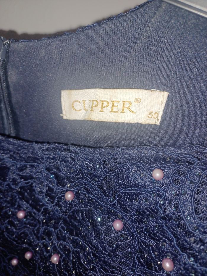 Robe longue bleu marine dentelle et perles
taille 50 - photo numéro 4