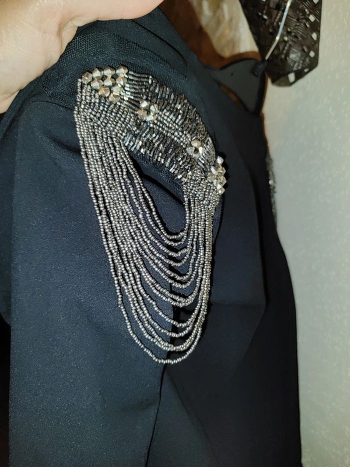 Veste noir perles sur épaules 8 ans - photo numéro 3