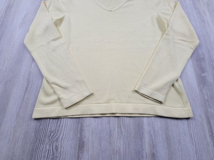 Pull  Tommy Hilfiger jaune – col V – taille M  – Très bon état - photo numéro 4