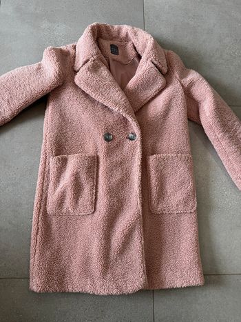 Manteau rose Primark, taille 38, bon état mais un petit trou à l'intérieur