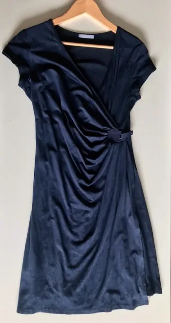 Robe portefeuille manches courtes effet velours