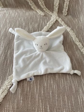 Peluche doudou plat 23cm petit bateau lapin blanc rayé bleu parfait état