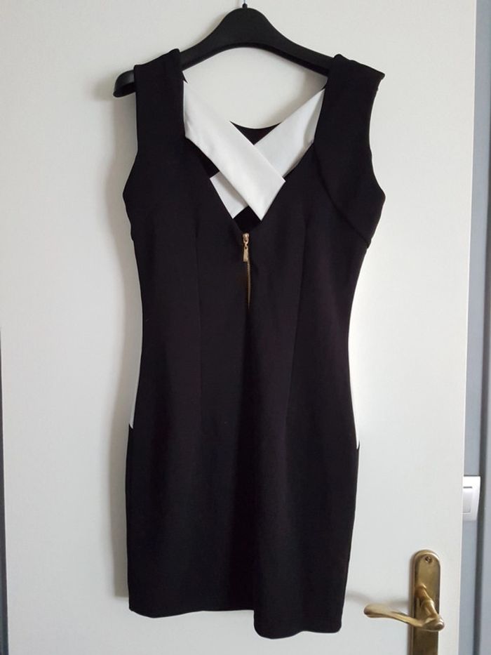 Robe noir et blanc - photo numéro 2