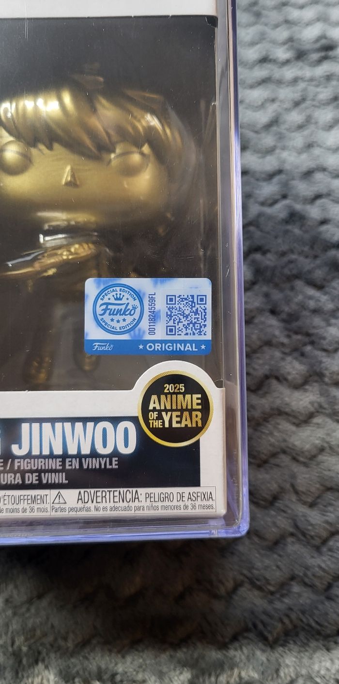 Figurine POP Sung Jinwoo Gold (Solo Leveling) Édition spéciale avec un boîte de protection
- photo numéro 2