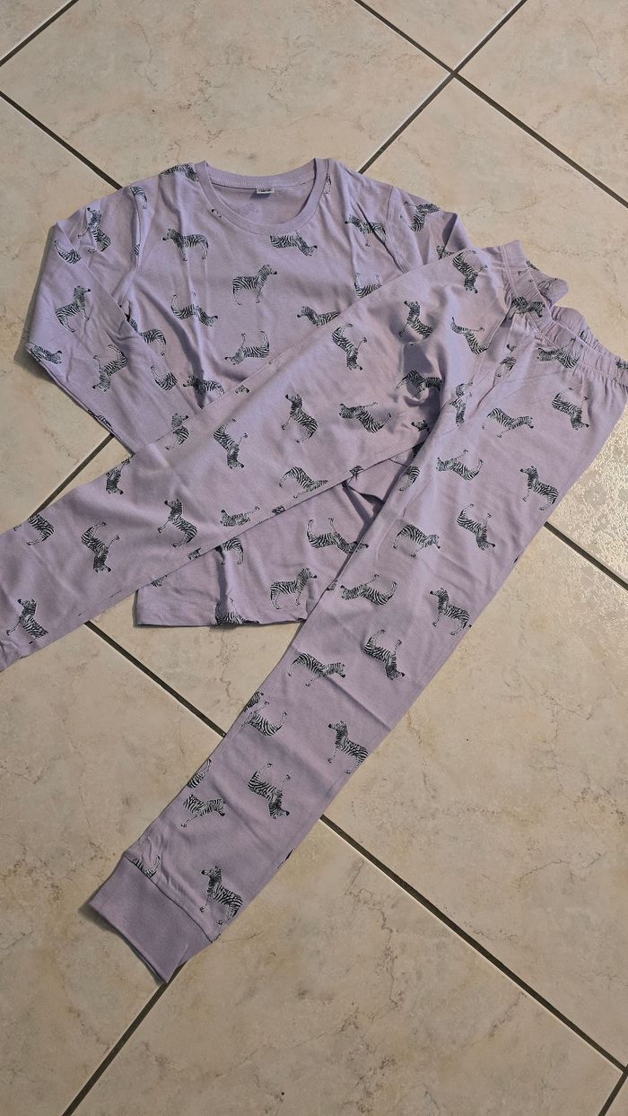 (Neufs non portés) 😍🥰🩷 pyjamas 10 ans fille 🩷🥰😍 - photo numéro 3