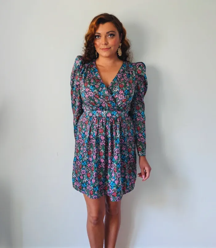 Robe manche bouffante fleurie satiné bleu rose cache-cœur moderne élégante Mango taille 34 - photo numéro 2
