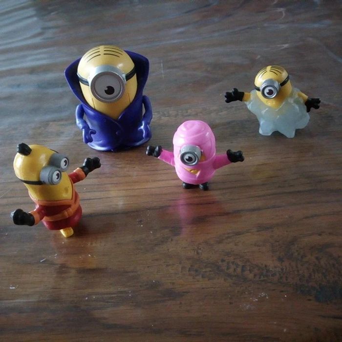 Lot figurines les minions