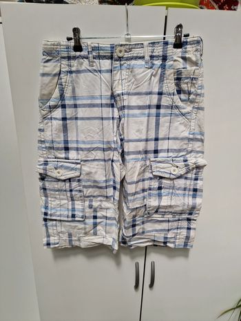 Short Bermuda Blanc A Rayures Bleues