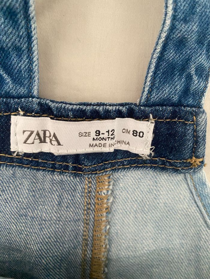 Robe salopette en jean Zara neuve taille 9/12 mois - photo numéro 2