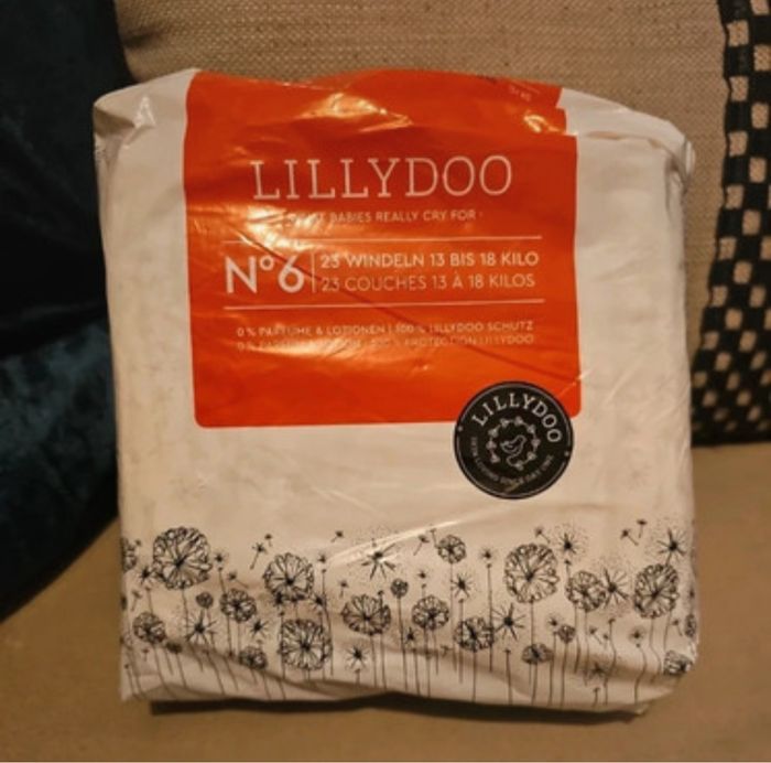 Lot 9 paquets couches lillydoo taille 6